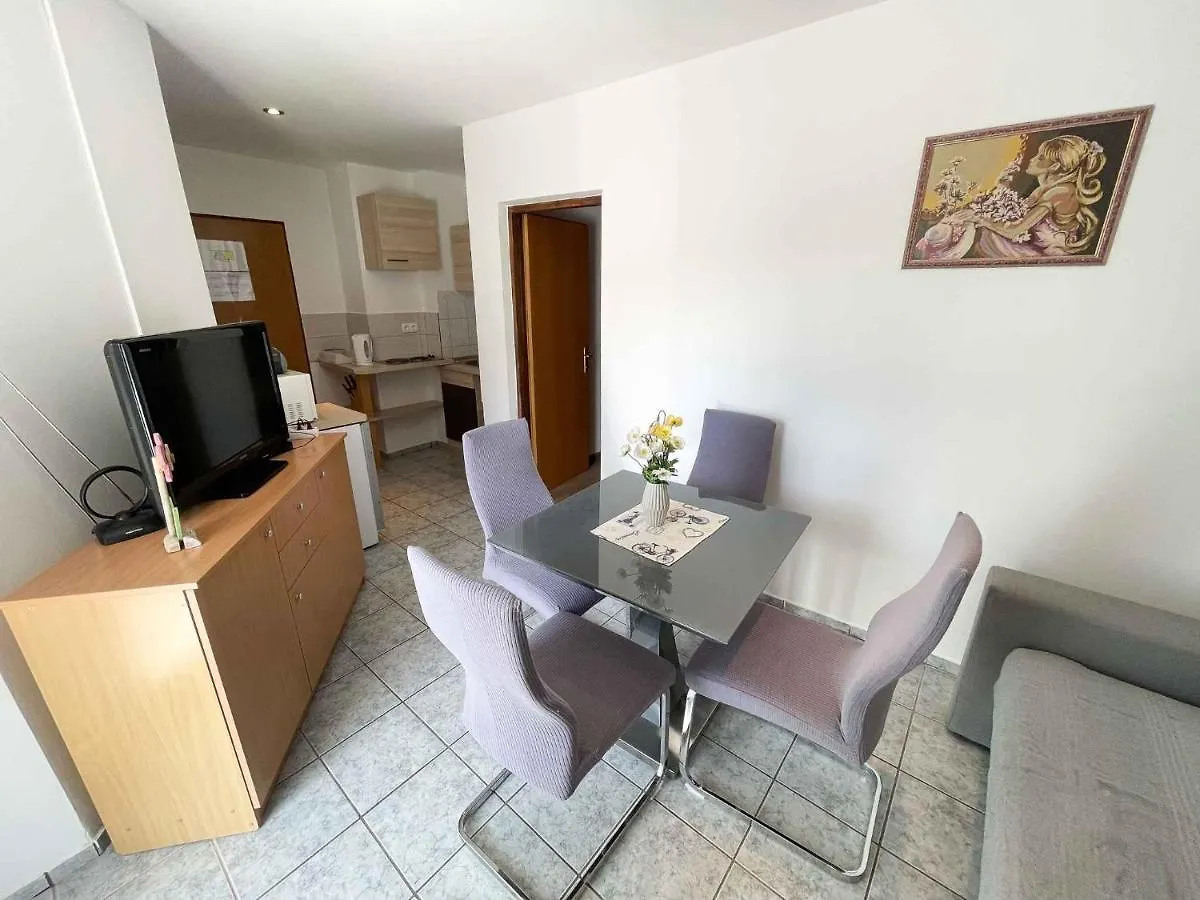 Apartments In Jadranovo 41872